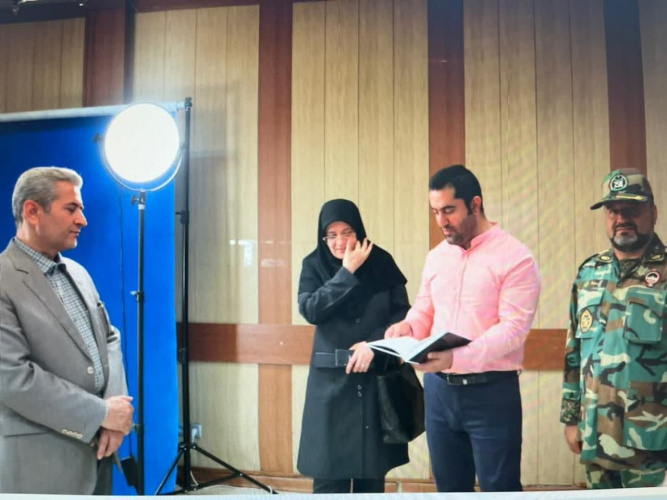 بازدید سرپرست مرکز تولید محتوا و یادگیری الکترونیک دانشگاه جامع علمی کاربردی از تجهیزات استودیو تولید محتوا در مرکز صیاد شیرازی